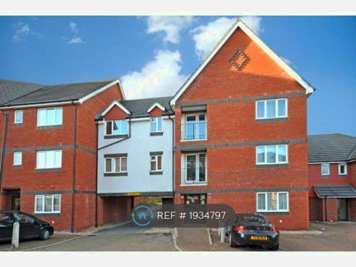 1 Bedroom Flat To Rent In Tower Close, East Grinstead, RH19