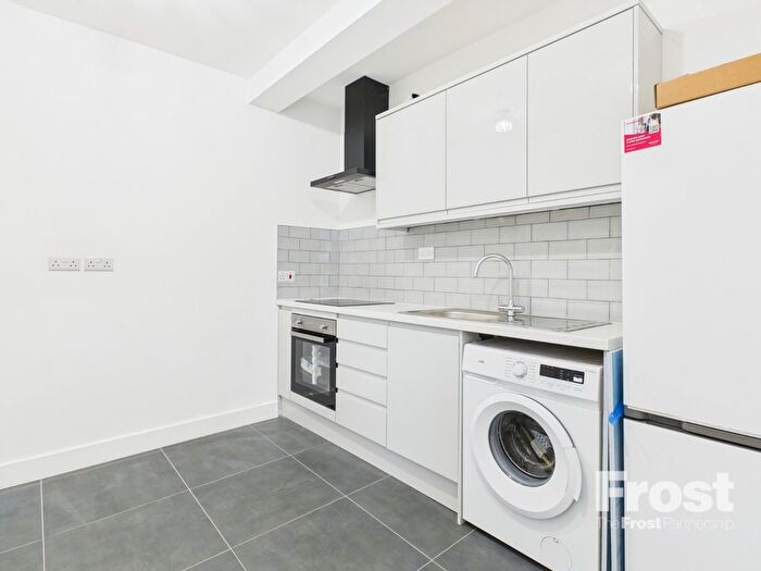 1 Bedroom Flat To Rent In Packhorse Road, Gerrards Cross, Buckinghamshire, SL9