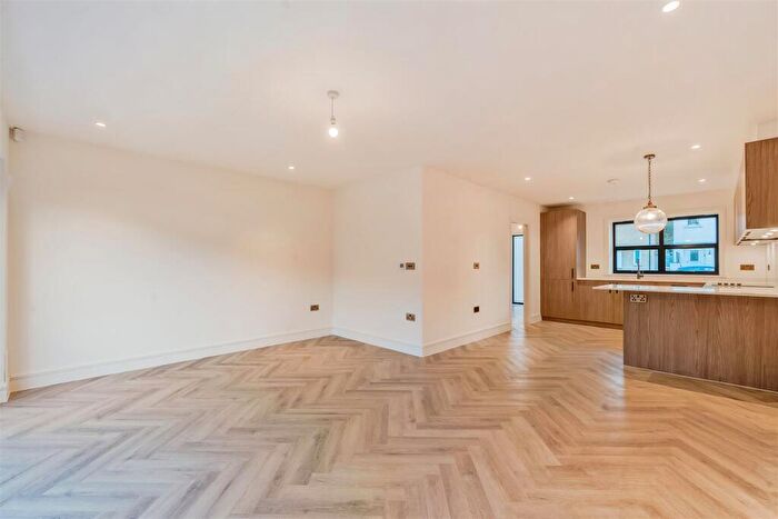 3 Bedroom End Of Terrace House For Sale In Cambridge Road, London, SE20