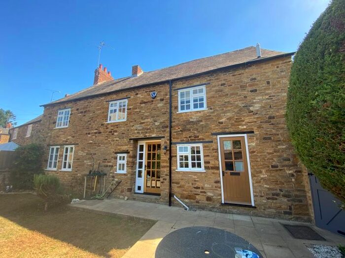 3 Bedroom Property To Rent In Vicarage Lane, Kingsthorpe, Northampton, NN2