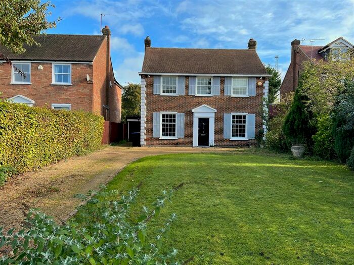 4 Bedroom Detached House To Rent In Pine Grove, Brookmans Park, Hatfield, AL9