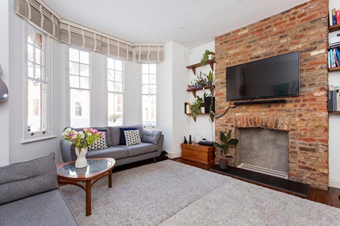 2 Bedroom Apartment To Rent In Cranwich Road, London, N16