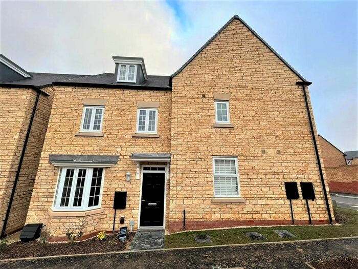 3 Bedroom Property To Rent In Squirrel Gardens, OX28