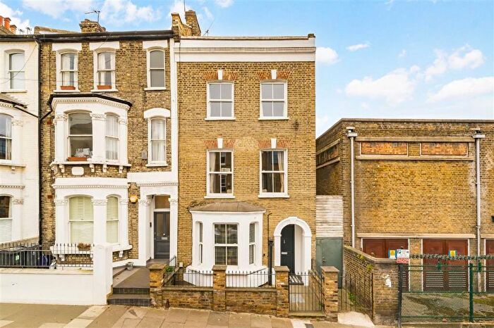 3 Bedroom Flat For Sale In Shelgate Road, Between The Commons, SW11