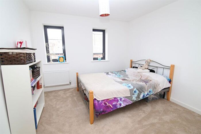 2 Bedroom Flat To Rent In Belmont Way, Tiverton, EX16