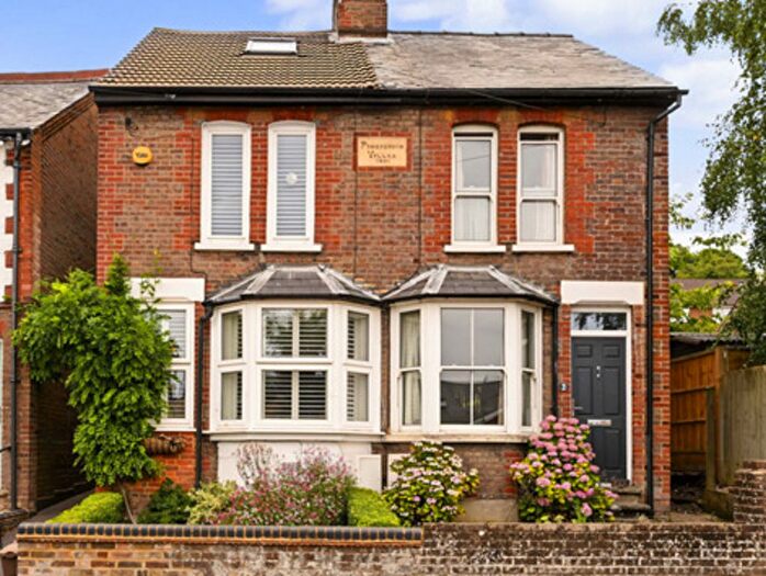 2 Bedroom Cottage For Sale In Upper Gladstone Road, Chesham, HP5