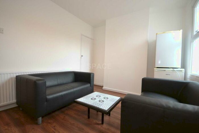 3 Bedroom Terraced House To Rent In Blenheim Gardens, Reading, Berkshire, RG1