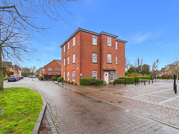 1 Bedroom Flat For Sale In Knowle Avenue, PO17