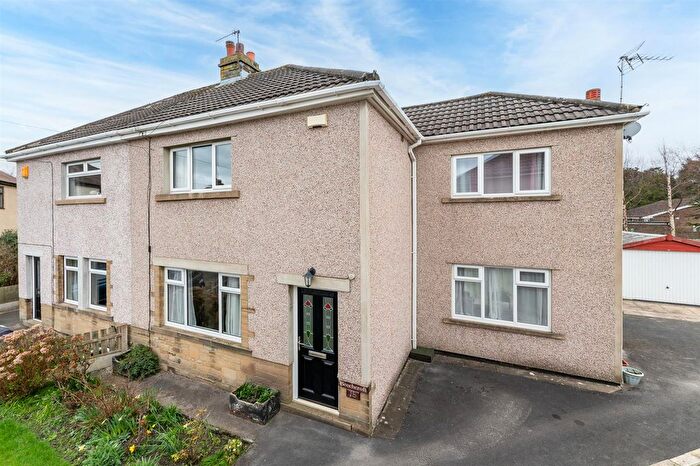 3 Bedroom Semi-Detached House For Sale In Garth Grove, Menston, LS29