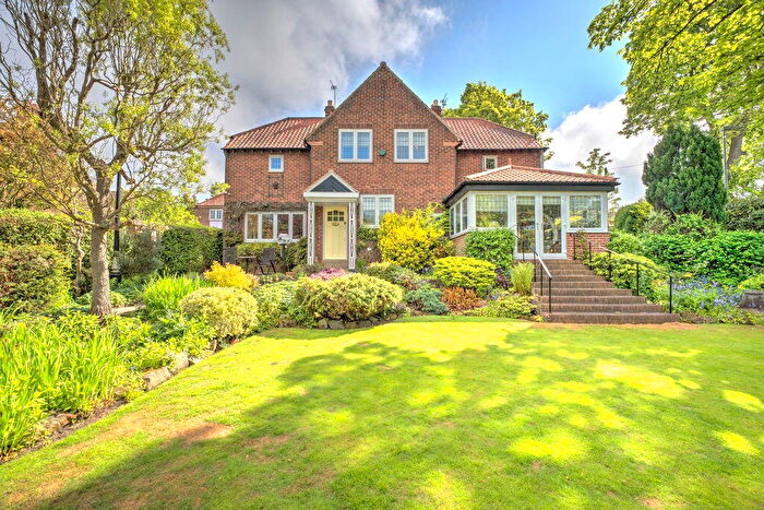 4 Bedroom Detached House For Sale In Lyndhurst Grove, Lowfell, NE9