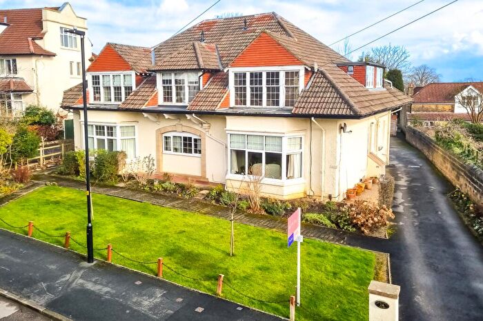 2 Bedroom Flat For Sale In Leadhall Drive, Harrogate, HG2