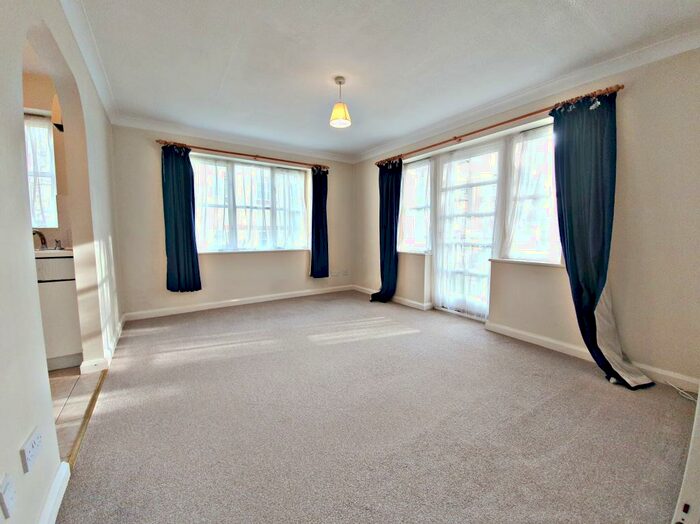 1 Bedroom Flat To Rent In Alexandra Park, HP11