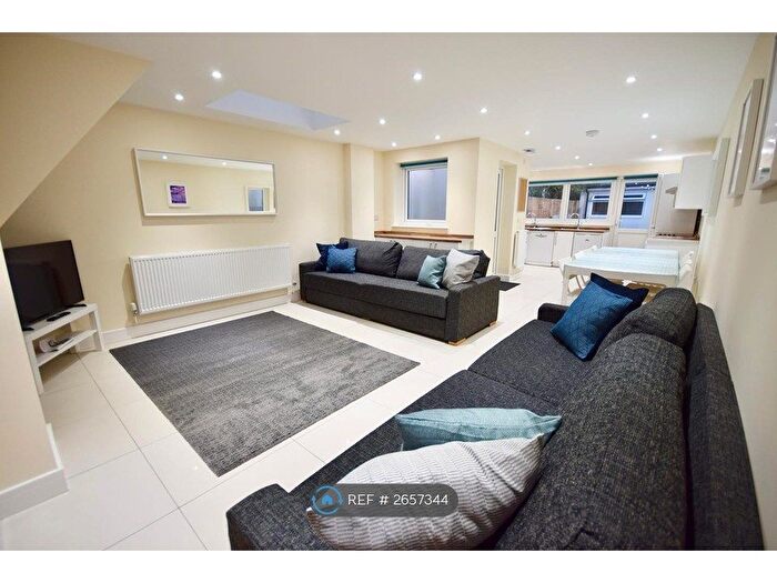 8 Bedroom Terraced House To Rent In Wyeverne Road, Cardiff, CF24