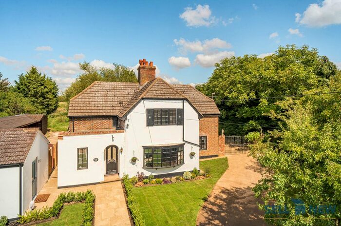 4 Bedroom Detached House For Sale In Bedford Road, Bedford, MK43