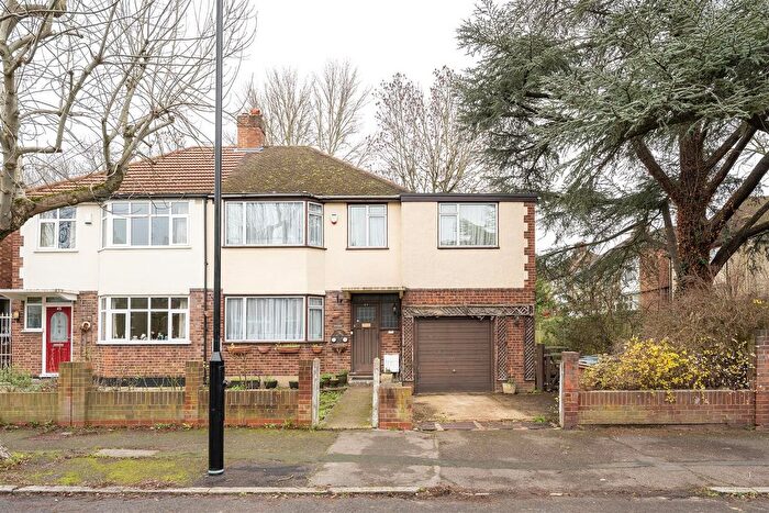 4 Bedroom Semi Detached House For Sale In Waterhall Avenue, Highams Park, E4