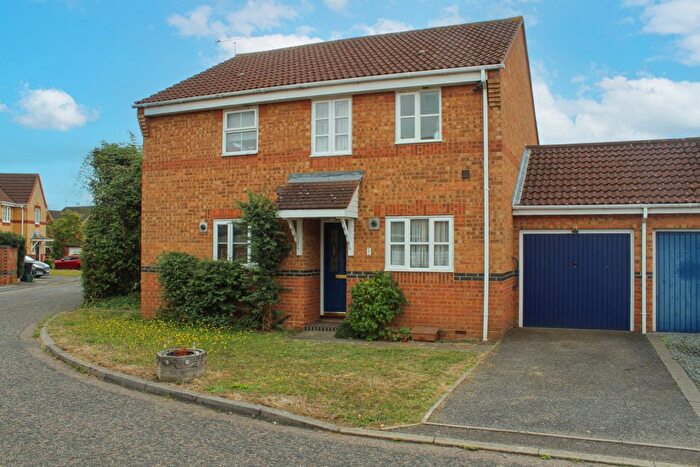 2 Bedroom Semi-Detached House For Sale In Stewart Place, Wickford, SS12