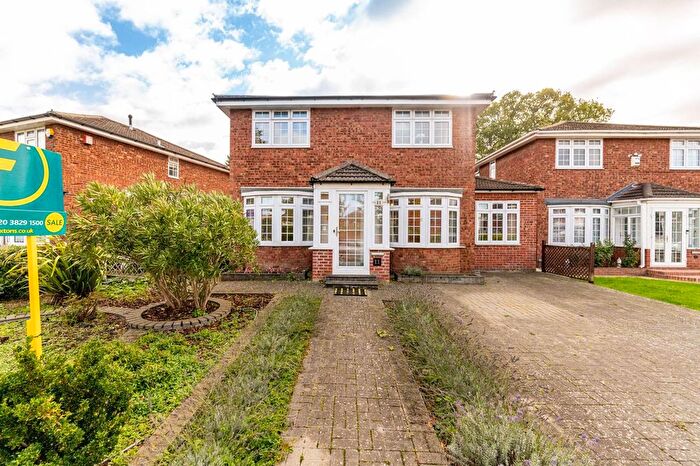 5 Bedroom Detached House For Sale In Maria Theresa Close, New Malden, KT3