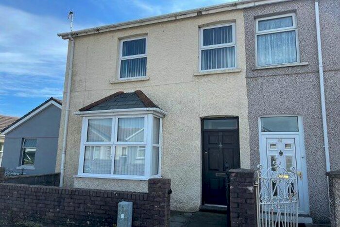 3 Bedroom Property To Rent In Derwent Street, Llanelli, SA15