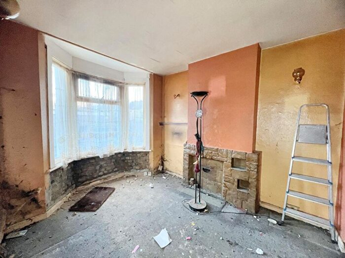 3 Bedroom Terraced House For Sale In Chamberlain Road, Chatham, Kent, ME4