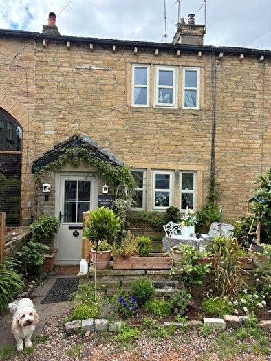 2 Bedroom Cottage For Sale In Mollydown, Westfield Lane, Idle, BD10