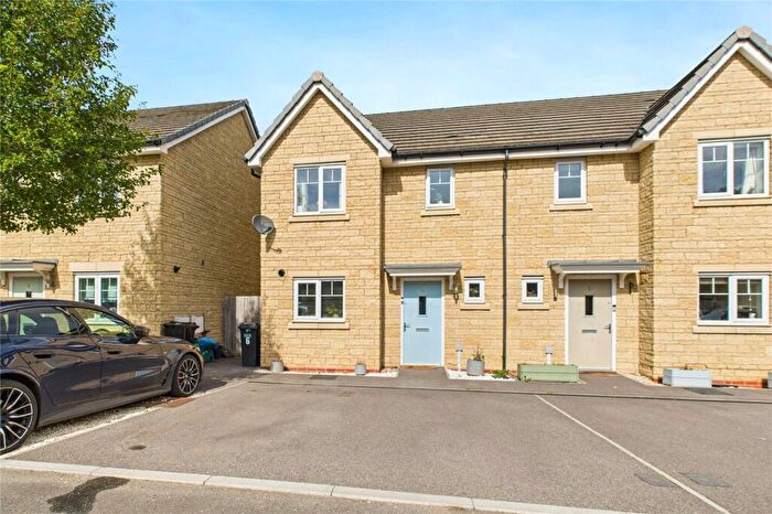 3 Bedroom Semi-Detached House For Sale In Foxhills Close, Radstock, Somerset, BA3