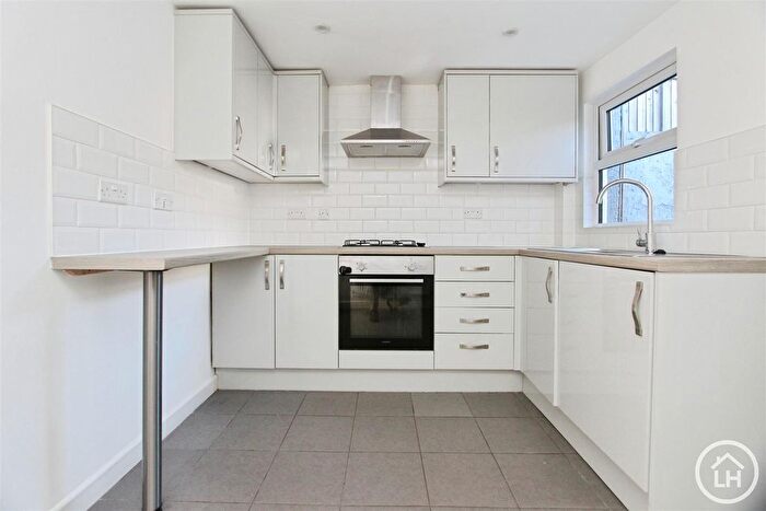 2 Bedroom End Of Terrace House To Rent In St. Pauls Street, Sittingbourne, ME10