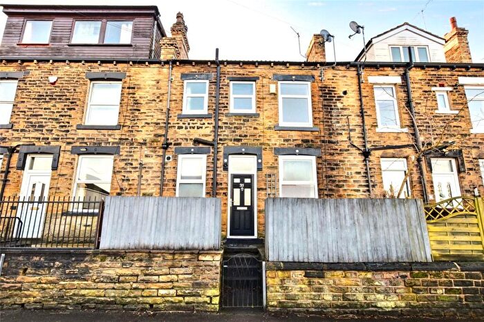 3 Bedroom Terraced House To Rent In Thorpe Road, Pudsey, West Yorkshire, LS28
