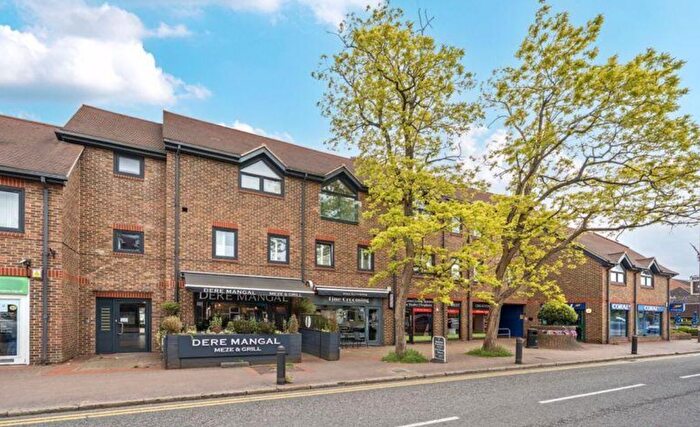1 Bedroom Flat For Sale In The Broadway, Farnham Common, SL2