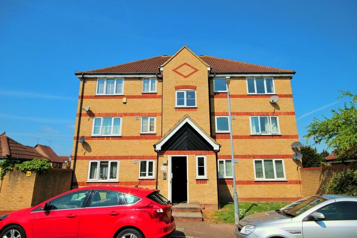 2 Bedroom Flat To Rent In Lewes Close, Grays RM17