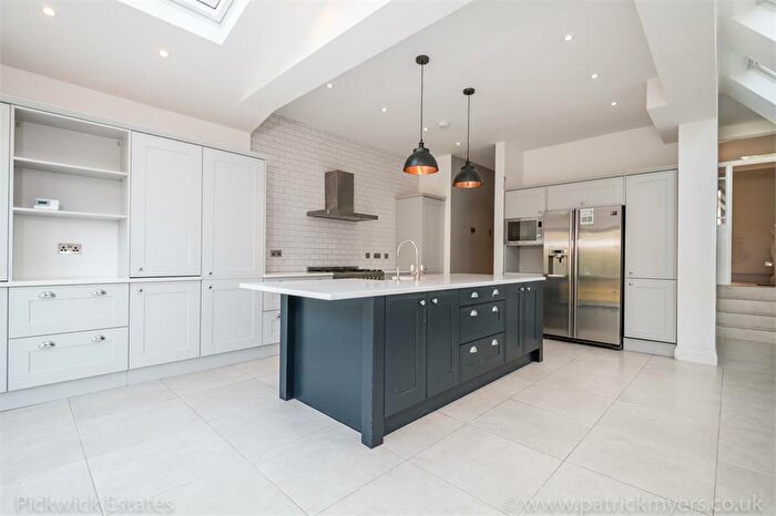 5 Bedroom Terraced House To Rent In Beauval Road, SE22