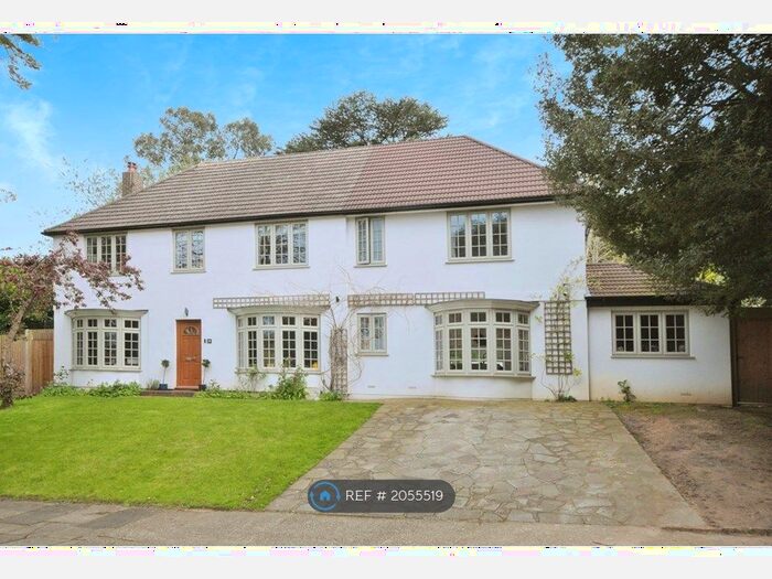 5 Bedroom Detached House To Rent In Clifford Avenue, Chislehurst, BR7