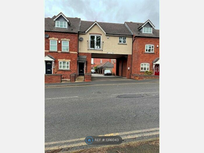 2 Bedroom Flat To Rent In Halesowen, West Midlands B63