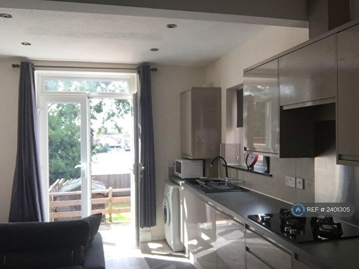 3 Bedroom Terraced House To Rent In Manor Farm Road, Southampton, SO18