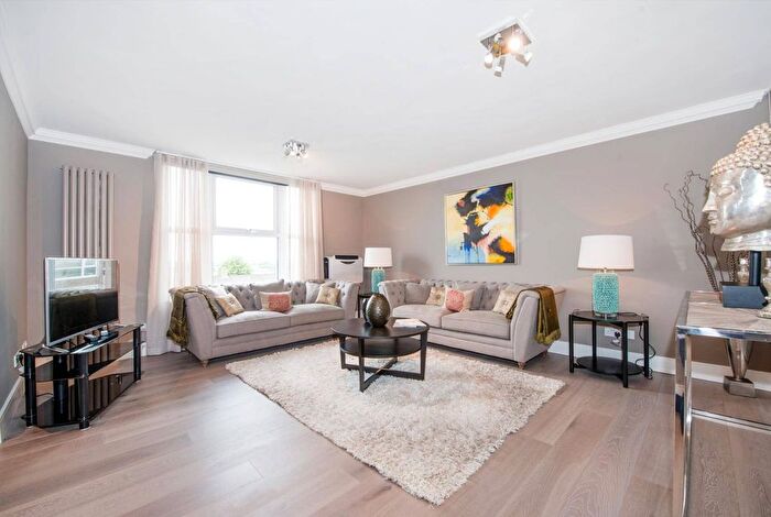 3 Bedroom Flat To Rent In St. Johns Wood Park, London, NW8