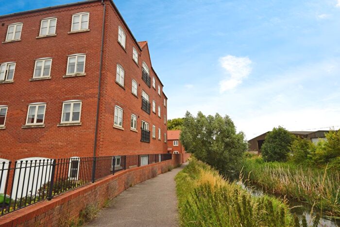 2 Bedroom Flat For Sale In Canal Close, Louth, LN11