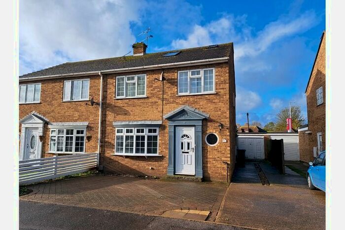 4 Bedroom Semi-Detached House To Rent In Weatherly Drive, Thanet, Broadstairs, CT10