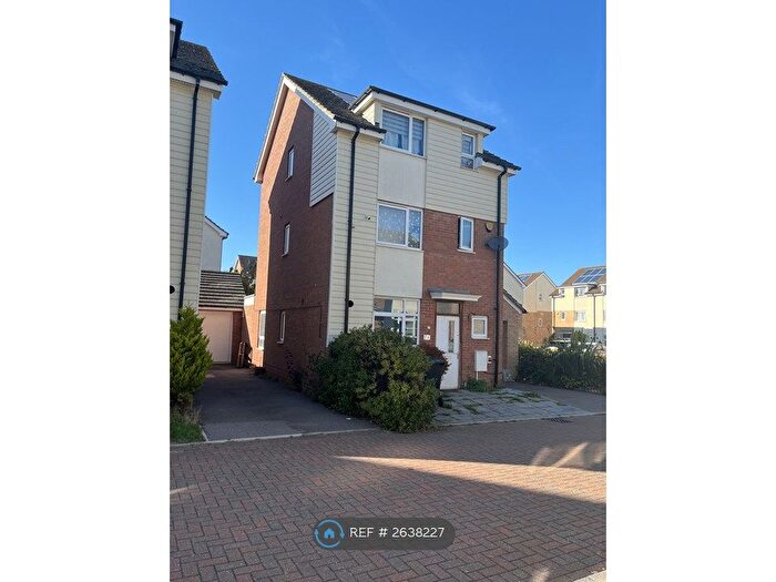4 Bedroom Detached House To Rent In Armada Avenue, Brooklands, Milton Keynes, MK10
