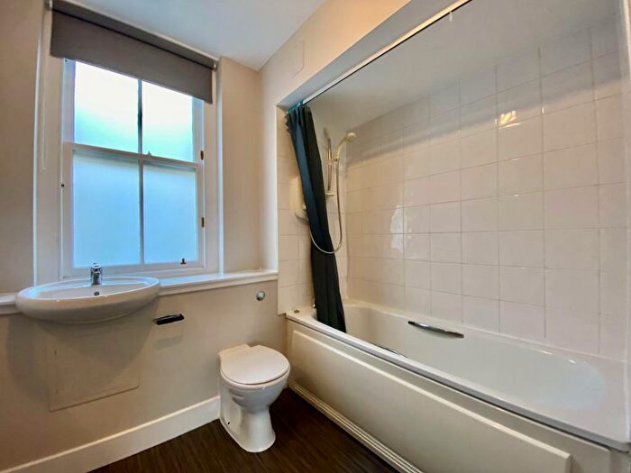 1 Bedroom Flat To Rent In Patriothall, Stockbridge, Edinburgh, EH3