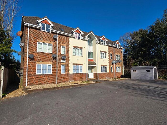 2 Bedroom Flat To Rent In Millbrook Road East, Freemantle, SO15