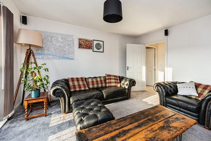 1 Bedroom Flat For Sale In Holt Close, Singleton, Ashford, TN23