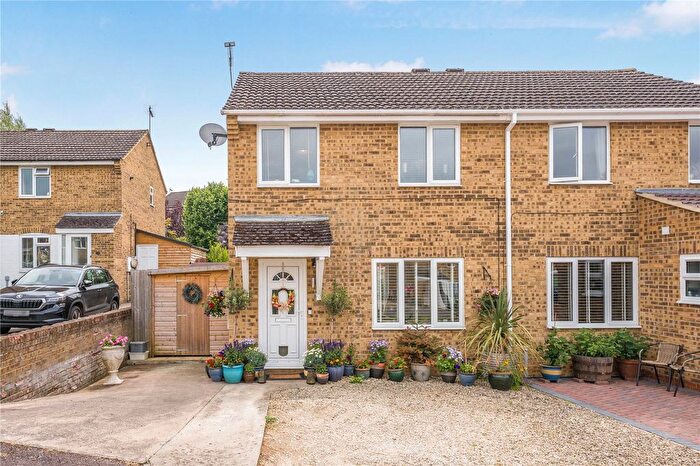 3 Bedroom Semi-detached House For Sale In Marlborough Close, Kings Sutton, Banbury, Northamptonshire, OX17