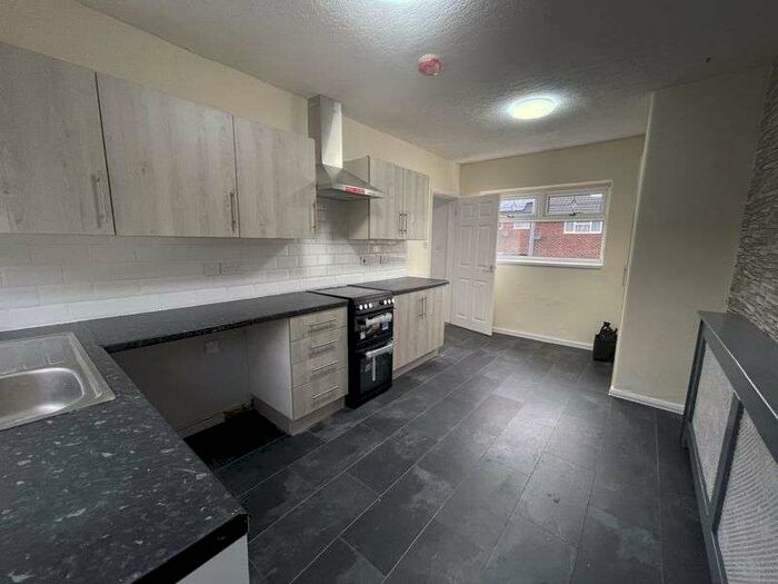2 Bedroom Property To Rent In Lanegate, Hyde, SK14