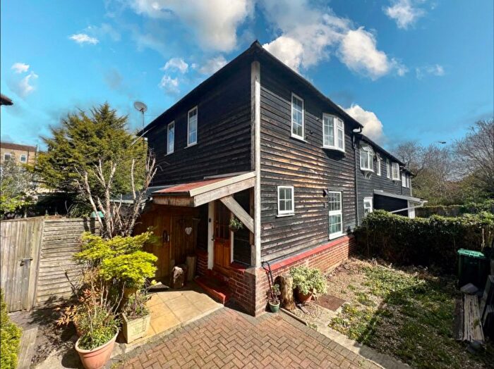 3 Bedroom End Terrace House For Sale In Silkstream Road, Edgware, HA8