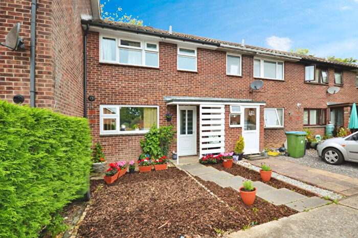 3 Bedroom Terraced House For Sale In Hedge End, Barnham, PO22