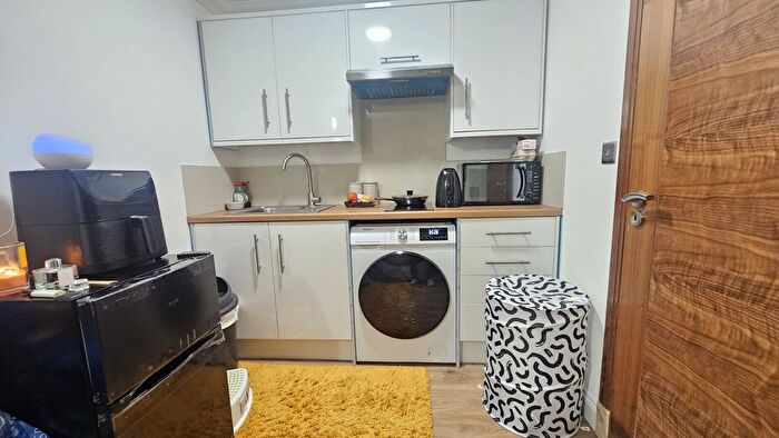 Studio To Rent In The Green, Ealing, London, W3