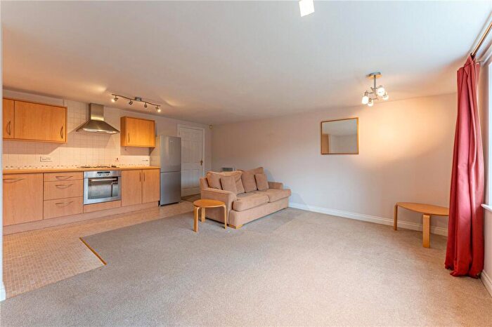 1 Bedroom Apartment To Rent In Romani Close, Warwick, Warwickshire, CV34