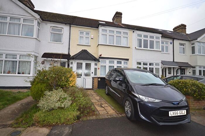 4 Bedroom Terraced House To Rent In Heybridge Drive, Ilford, IG6