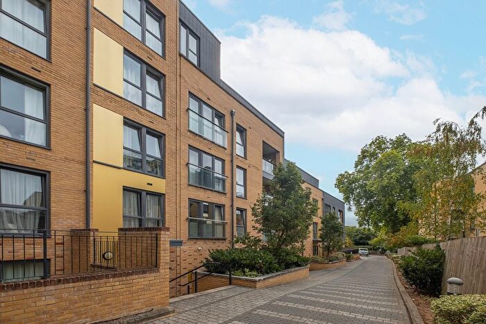 3 Bedroom Flat To Rent In London Road, Isleworth, TW7