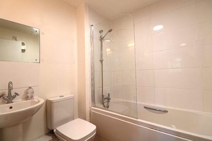 1 Bedroom Flat To Rent In West Street, Burgess Hill, West Sussex, RH15
