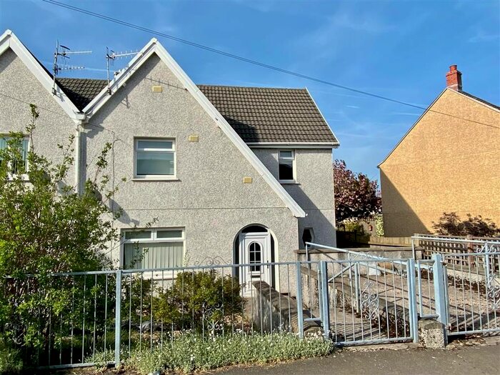 3 Bedroom Semi-Detached House To Rent In Coed Glas, Penywaun, Aberdare, CF44